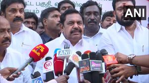 அதிமுக- பாஜக கூட்டணி முறிவா? கர்நாடகா தமிழர்களின் ஆதரவு எடப்பாடிக்கு கிடைக்குமா? வேட்பாளர் பேட்டி 