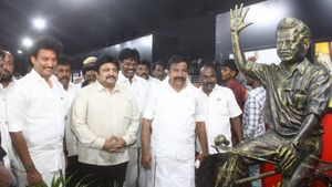 ஸ்டாலினுக்காக திருச்சிக்கு ஓடோடி வந்த நடிகர் பிரபு! புகைப்படக் கண்காட்சிக்கு நடிகர்கள் புரோமோஷன்! 