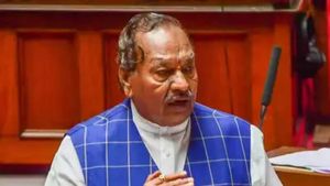 மகனுக்கு சீட்  நஹி விரக்தியில் தேர்தல் அரசியலுக்கு முழுக்கு போட்ட ஈஸ்வரப்பா-வாழ்த்து சொன்ன அண்ணாமலை!