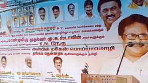திருச்சியில் டைடல் பார்க்! திருநாவுக்கரசர் தான் காரணமாம்! திமுகவினரை சூடாக்கும் காங்கிரஸ் போஸ்டர்! 