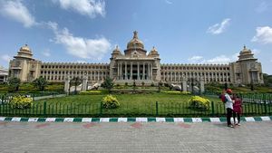 ‛குபேரர்கள்’.. கோடிகளில் புரளும் பெங்களூர் சட்டசபை தொகுதி வேட்பாளர்கள்! வாய்பிளக்க வைக்கும் லிஸ்ட் 