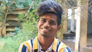 ஒரே பெயரில் இரண்டு பேர்.. தெரியாமல் முன்னாள் காதலிக்கு போன் போட்ட மாணவன்.. அடுத்து நடந்த பயங்கரம் 