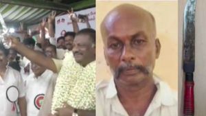  ஓபிஎஸ் பேசும்போது.. ‘கத்தி’ உடன் மேடையை நெருங்கிய நபர்.. மடக்கிப் பிடித்த ஆதரவாளர்கள்.. என்னாச்சு?