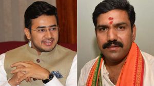 கர்நாடக தேர்தல் தேஜஸ்வி சூர்யா, எடியூரப்பாவின் மகனுக்கு ‘கல்தா’ கொடுத்த பாஜக தலைமை..என்னாச்சு 