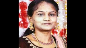 டயாலிசிஸ் சிகிச்சை.. திடீரென உயிரிழந்த பள்ளி ஆசிரியை.. உறவினர்கள் ஆவேசம்.. நெல்லையில் பதற்றம் 