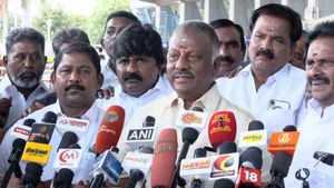 திருச்சி மாநாட்டிற்கு சசிகலாவுக்கு அழைப்பு.. “கட்சியில் தான் இருக்கிறார்கள்”.. ஓபிஎஸ் பரபர பேட்டி!