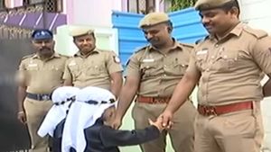 ‛தேங்க்ஸ் அங்கிள்’.. மழலை மொழியில் போலீசுக்கு ரம்ஜான் வாழ்த்து.. கோவையில் நெகிழவைத்த குழந்தைகள் 