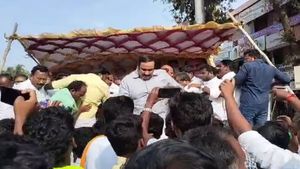 நான் பேசலாம்னு வந்தேன்.. நெக்ஸ்ட் டைம் ஸ்டேஜ் ஸ்ட்ராங்கா போடுங்கப்பா.. மேடை சரிந்தும் பேசிய அன்புமணி 