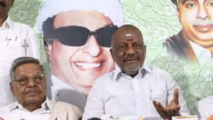 ஆட்டத்தை தொடங்கிய ஓபிஎஸ்.. திருச்சியில் கூடியது செயற்குழு கூட்டம்! கிடைக்குமா இலையும் தலைமையும்? 