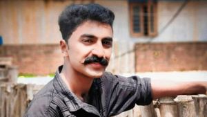 எங்க கொண்டு வந்து நிறுத்தியிருக்கு பார்த்தியா.. வழிப்பறி கொள்ளையில் வசமாக சிக்கிய டிக்டாக் பிரபலம் 