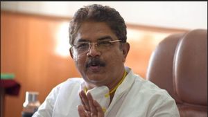 அடேங்கப்பா! 115% உயர்ந்த பாஜக அமைச்சர் அசோக்கின் சொத்து மதிப்பு.. யாரை எதிர்த்து போட்டி தெரியுமா? 