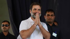 ‛‛நெற்றி நிறைய விபூதி’’.. மொத்தமாக ஆளே மாறிய ராகுல்! கர்நாடகா தேர்தலில் கவனம் பெற்ற நிகழ்வு.. அடடே! 