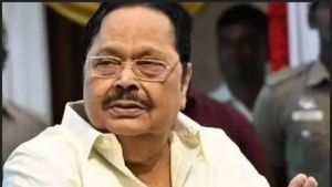 என்னுடைய பெயரை சொல்லி பலர் கொள்ளை! 1 மாதத்தில் கம்பி எண்ண வைப்பேன்! கொதித்த துரைமுருகன்! 