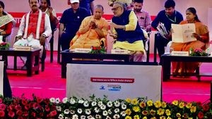 டிஜிட்டல் பரிவர்த்தனையை மேம்படுத்த 'சூப்பர்' திட்டம்! கலக்கும் உ.பி முதல்வர் யோகி ஆதித்யநாத் 