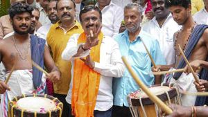 ஜல்லிக்கட்டு தடைக்கு காரணமாக இருந்த சவுமியா ரெட்டி! திருமா கூட பிரசாரம் செய்தாரே! ஜெயநகரில் தோல்வி! 