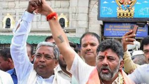 வாசல் வரை வந்து ‛ஆல் தி பெஸ்ட்’.. கர்நாடகா முதல்வராகும் சித்தராமையா! ராகுல் சொன்னது என்ன தெரியுமா? 