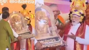 போட்டோவுக்கு போஸ்.. கேமராவை மறைத்த விநாயகர் சிலையை தள்ளி அவமதித்த பிரதமர் மோடி? சர்ச்சை வீடியோ 