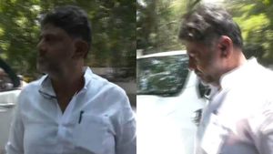 “டுவிஸ்ட்”.. முஷ்டி முறுக்கும் தலைகள்! கர்நாடக காங்கிரஸில் ஆரம்பித்ததா முதல்வர் பதவி கோஷ்டி மோதல்? 