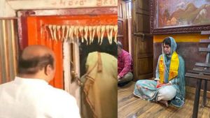 ஹனுமனை விடாத பசவராஜ் பொம்மை.. வாக்கு எண்ணிக்கை பரபரக்க.. கோவில்களுக்கு படையெடுத்த தலைவர்கள்! 