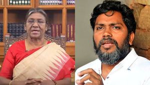 ஜனாதிபதிக்கும் ஜாதி தீண்டாமை.. விழுப்புரம்+டெல்லி.. 2 நிகழ்வையும் கனெக்ட் செய்து பா.ரஞ்சித் விளாசல்! 