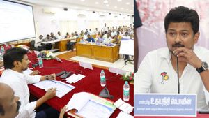 அரசுத்துறை அதிகாரிகள் ஒருங்கிணைந்து பணியாற்றணும்! உதயநிதி ஸ்டாலின் அறிவுறுத்தல்! 