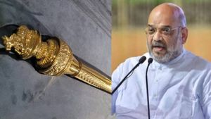 செங்கோல் விவகாரம்.. திருவாடுதுறை ஆதீனத்தை காங்கிரஸ் அவமதித்து விட்டது- அமித் ஷா ஆவேசம் 