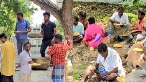 உள்ளே ரெய்டு.. வெளியே கமகம வாசம்..திரண்ட தொண்டர்களுக்கு வெஜ் பிரியாணி போட்ட செந்தில் கார்த்திகேயன்! 