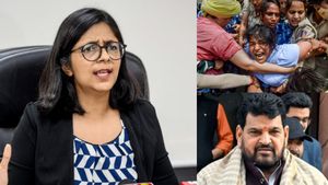 பாலியல் தொல்லை.. பிரிஜ் பூஷணை கைது செய்து மல்யுத்த வீராங்கணைகளை ரிலீஸ் செய்ய மகளிர் ஆணையம் ஆர்டர் 