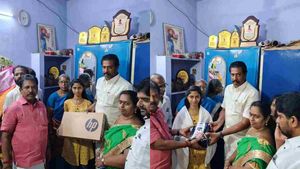 லேப்டாப் -டிக்சனரி -கால்குலேட்டர்! பரிசுமழையில் நந்தினி! திமுக மாவட்டச் செயலாளர் நேரில் வாழ்த்து! 