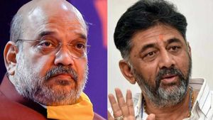 ஹெலிகாப்டரை அனுப்புங்க.. களத்தில் குதித்த டிகே சிவக்குமார்.. கர்நாடக கடலோரத்திற்கு பறந்த டீம்.. ஏன்? 