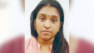 கேரளாவில் அஸ்வதியின் ஆட்டம்.. மனைவியை இழந்த வயசானவங்கதான் குறி.. திடுக்கிடும் தகவல் 