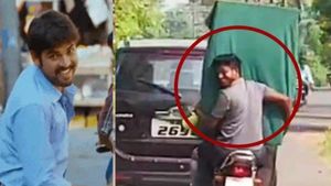 பின்னாடி திரும்பி சூர்யா சிரிப்பு சிரித்த திருடன்.. அய்யோ என்ன ஒரு சிரிப்பு.. சோனா முத்தா போச்சா..! 