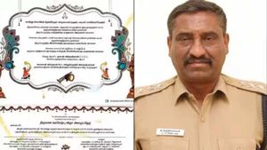மதநல்லிணக்கம்! 3 மத குருமார்கள் தலைமையில் நடந்த கோவை டிஎஸ்பி மகள் திருமணம்.. குவியும் பாராட்டுகள்! 