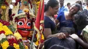  கூவாகம் கூத்தாண்டவர் கோவிலில் அரவான் களப்பலி..ஒப்பாரி வைத்து அழுத திருநங்கைகள் 
