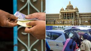 கர்நாடகாவில் நள்ளிரவில் வாக்காளர்களுக்கு பணம்..பாஜக நிர்வாகிகளை விரட்டி பிடித்த தேர்தல் அதிகாரி 