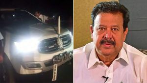 ஜஸ்ட் மிஸ்! குறுக்கே வந்த டூவிலர்! சடர்ன் பிரேக் அடித்த டிரைவர்! டென்ஷன் ஆன அமைச்சர் பொன்முடி! 