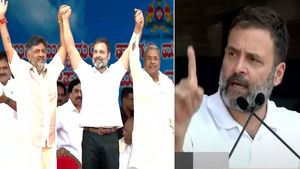 முதல் நாளே 5 சிக்ஸர்! பெண்களுக்கு மாதம் 2000 உட்பட 5 மாஸ் வாக்குறுதிகளுக்கும் கர்நாடக அரசு ஒப்புதல் 