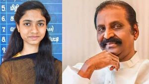 திண்டுக்கல் வருகிறேன்.. நான் பெற்ற தங்க பேனாவை நந்தினிக்கு தருகிறேன்.. வைரமுத்து நெகிழ்ச்சி ட்வீட் 