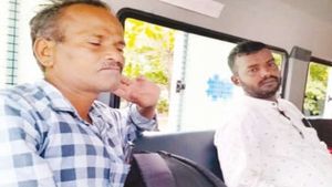 ஊதுங்க சார்.. தேர்தல் பணிக்கு  குடிபோதையில் வந்த ஊழியர்கள்.. கர்நாடகாவின் சிவமொக்காவில் பரபரப்பு 