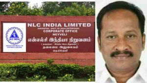 வண்டியை நிறுத்துப்பா! தடுத்து நிறுத்திய அதிமுக எம்.எல்.ஏ.! ஒன்று கூடிய நாம் தமிழர்+பாமக நிர்வாகிகள்! 