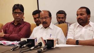 பஜ்ரங் தள் அமைப்பு விவகாரம்.. கர்நாடக காங்.தேர்தல் அறிக்கைக்கு சொந்த கட்சி தலைவரே எதிர்ப்பு 