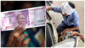  பெட்ரோல் பங்கில் ரூ.2000 தாளை நீட்டியது குற்றமா.. வாயிலயே.. ஊழியர்கள் செஞ்ச வேலையால் ஷாக்
