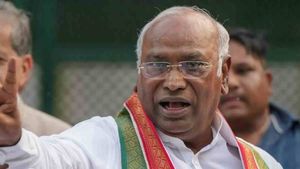 கர்நாடகாவில் ஜேடிஎஸ் உடன் கூட்டணி? வந்து விழுந்த கேள்வி.. நாலே வார்த்தையில் கார்கே நறுக் பதில்
