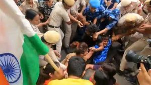 ‛சஸ்பெண்ட்’.. 45 நாள் கெடுவோடு இந்தியாவை எச்சரித்த உலக மல்யுத்த கூட்டமைப்பு! வீராங்கணைகளுக்கு ஆதரவு