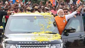 3 மணிநேரம்.. 26 கிமீ.. பெங்களூர் பேரணியில் அசராத பிரதமர் மோடி! பிரமித்த மக்கள்!அரண்ட காங்கிரஸ் 
