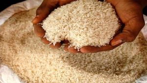  ரேஷன் கடை அரிசியில் பிளாஸ்டிக் அரிசி? கடலூரில் கிராம மக்கள் புகார்.. உண்மை என்ன! பரபர
