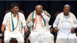 செம ட்விஸ்ட்.. எனக்கு இல்லாத பதவி சித்தராமையாவுக்கு வேண்டாம்! கார்கேவை முதல்வராக்கும் சிவக்குமார்? 