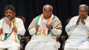 Karnataka CM: சித்து Vs டிகேஎஸ்..யாருக்கு எம்எல்ஏக்கள் ஆதரவு?திறக்கப்படும் ரகசிய வாக்கெடுப்பு பெட்டி