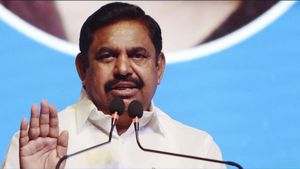 எடப்பாடிக்கு சிக்கல்.. சொத்து விவரங்களில் தவறு.. விசாரணை அறிக்கையை சமர்ப்பித்த குற்றப்பிரிவு போலீஸ்! 