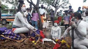 மின்மயானத்தில் சடலத்தின் மீது அமர்ந்து பூஜை நடத்திய அகோரி.. கோவையை உறைய வைத்த பகீர் சம்பவம் 